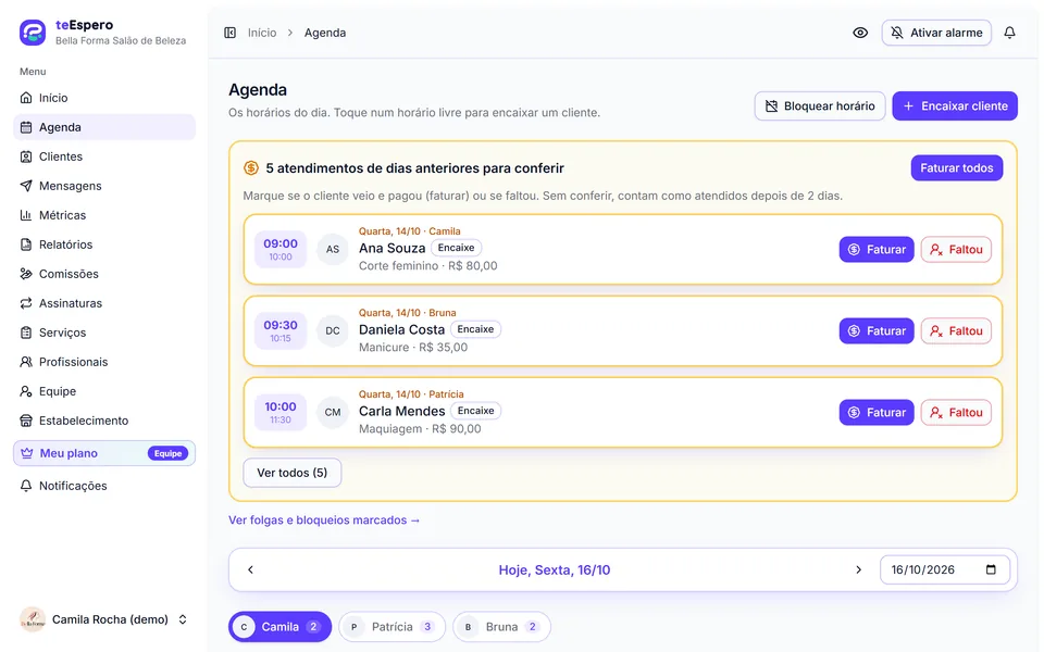 Agenda do salão no computador com os atendimentos de cada profissional do dia