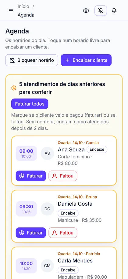 Agenda do salão no celular com atendimentos de corte, manicure e maquiagem